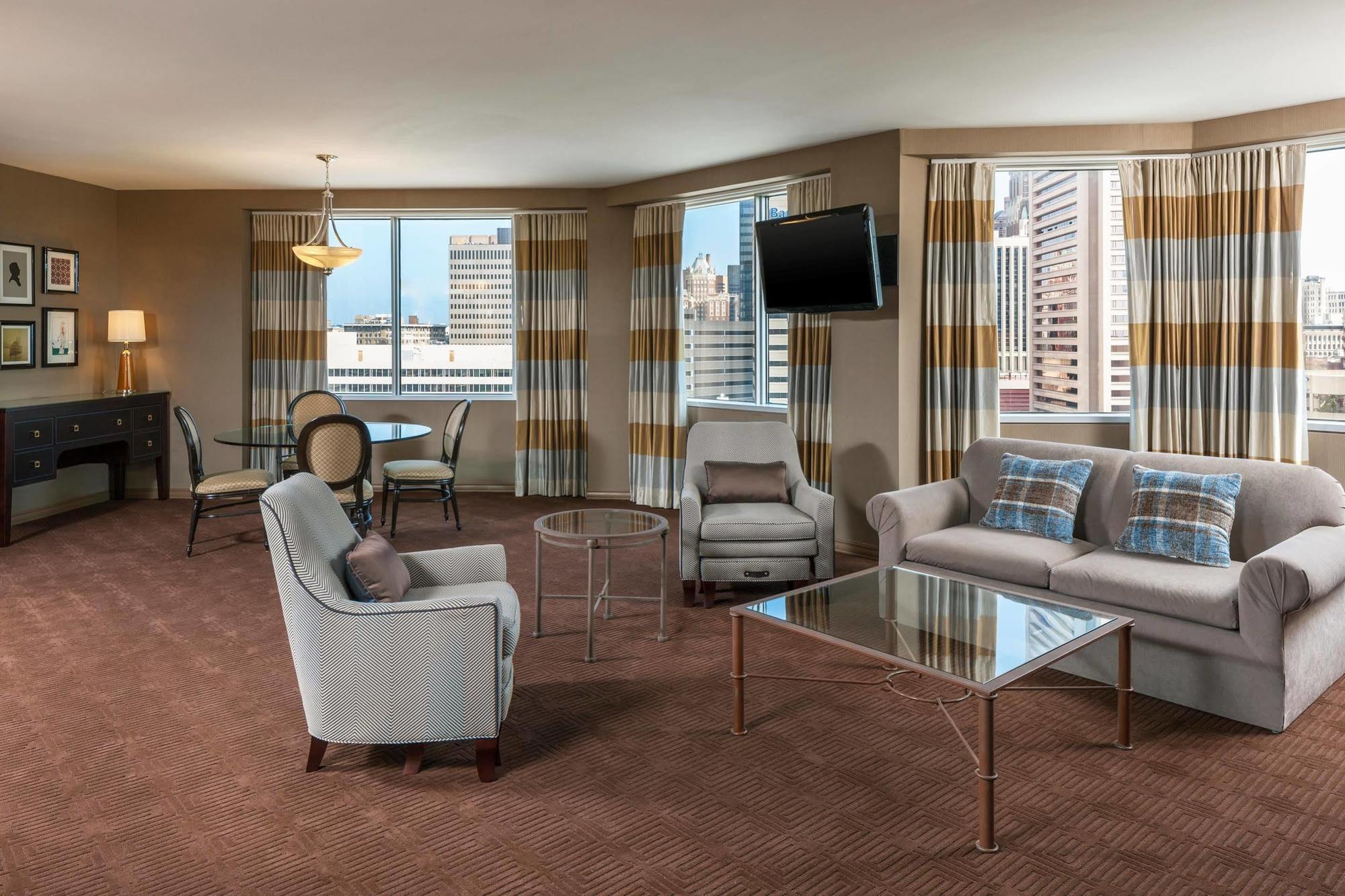 Sheraton Inner Harbor Hotel 4*